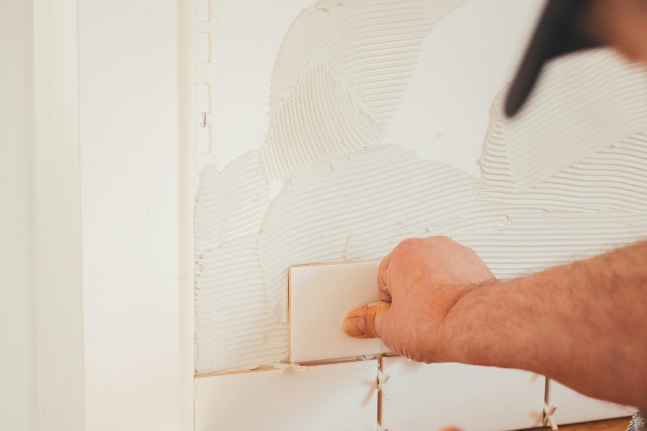 How we install wall tile right